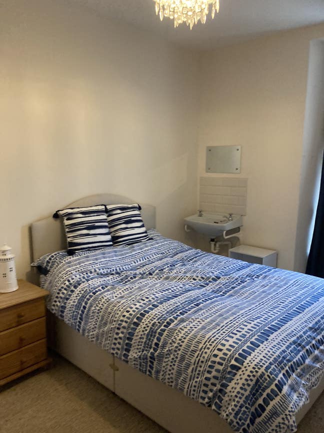 Good sized Double room on First Floor  £550pcm Main Photo
