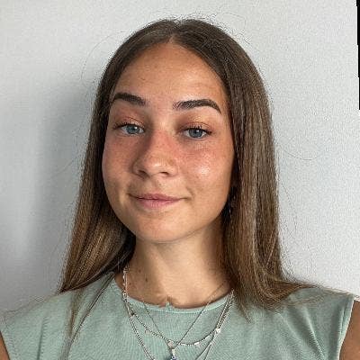 Professional Female seeks a single or double room Main Photo