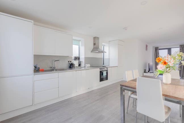 Large En-Suite Room to Rent | Custom House | E16 Main Photo