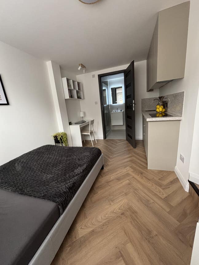 Studio to let Main Photo