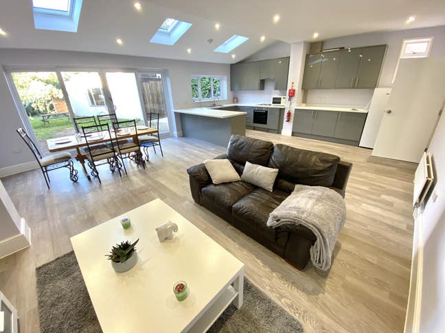 🟠Large Double In High Spec House! Zero Deposit! Main Photo
