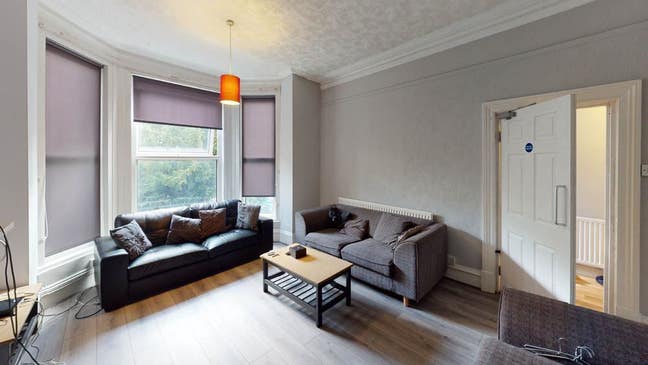 Lovely 6 bed House in Headingley double bedroom  Main Photo