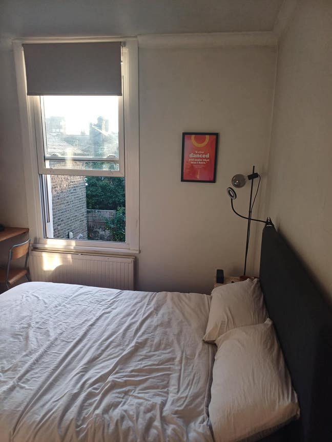 Bright Double Room East london - Mile End - June  Main Photo