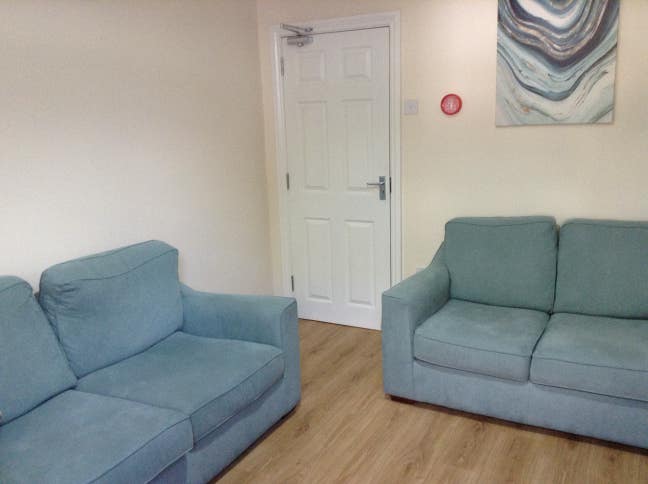 En-suite furnished double room Council Tax incl. Main Photo