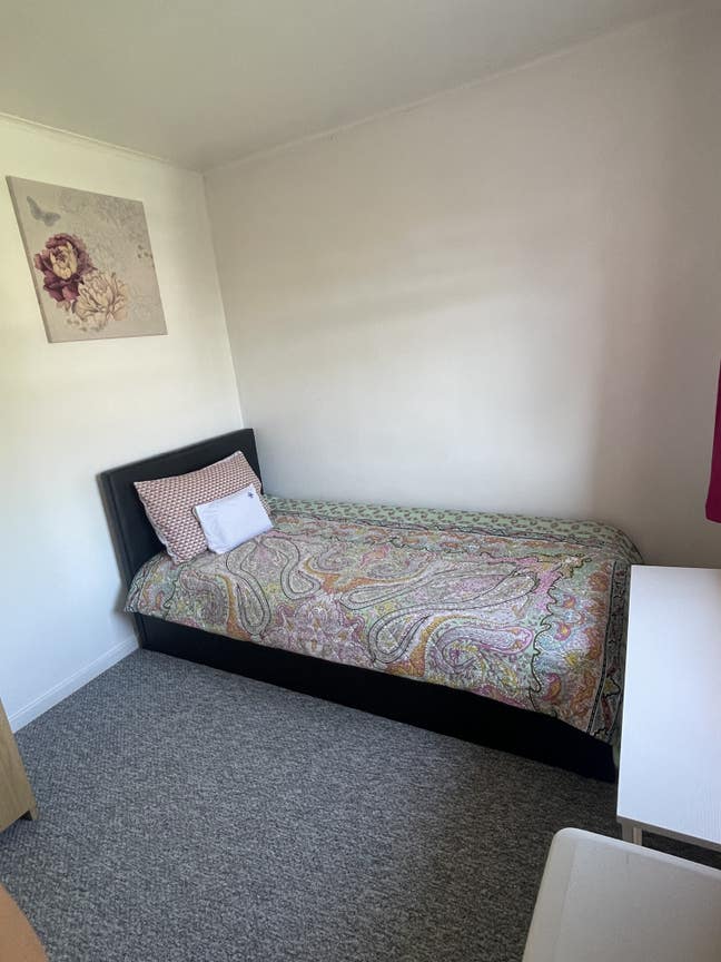 Medium room for rent  Main Photo