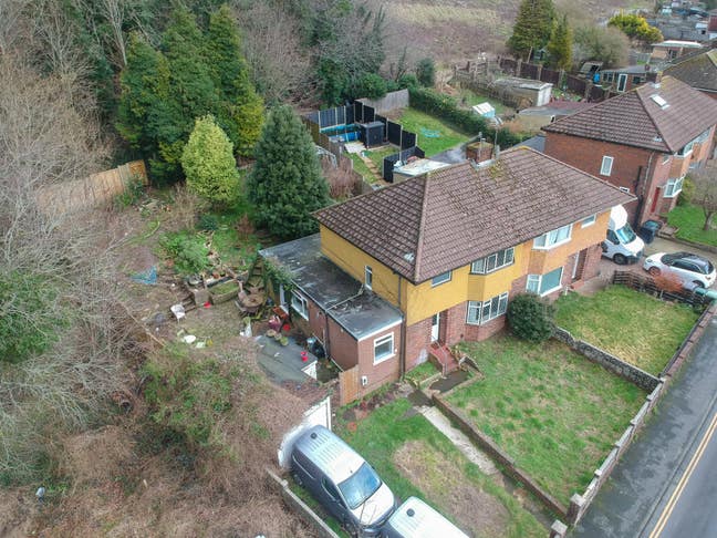 5 Rooms Available in a Large House, Bills Included Main Photo