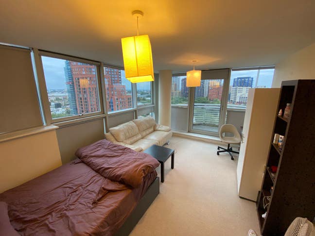  1 Spacious Room in Canary Wharf in October  Main Photo