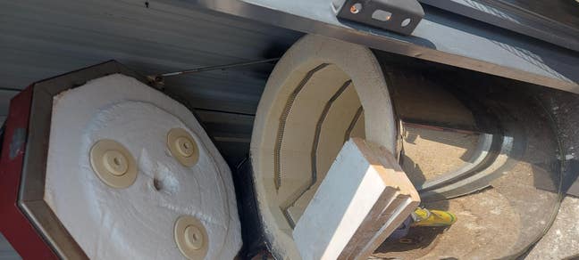 Dog sitter, potter, artist for house share Main Photo