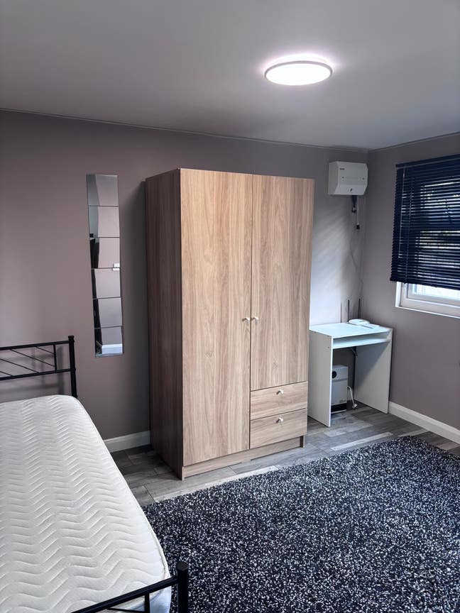 Self-Contained 1 Bed Studio-Bills Included Main Photo