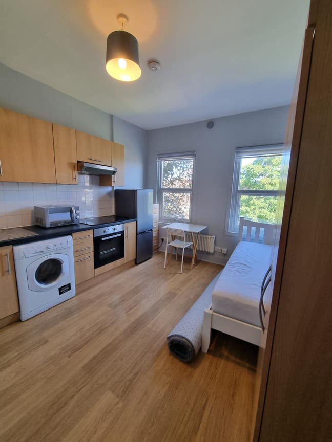 Studio Flat  Main Photo