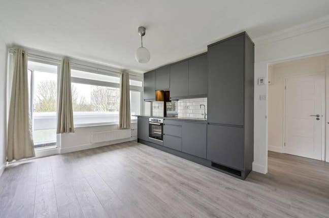 Single room in a newly refurbished flat!  Main Photo