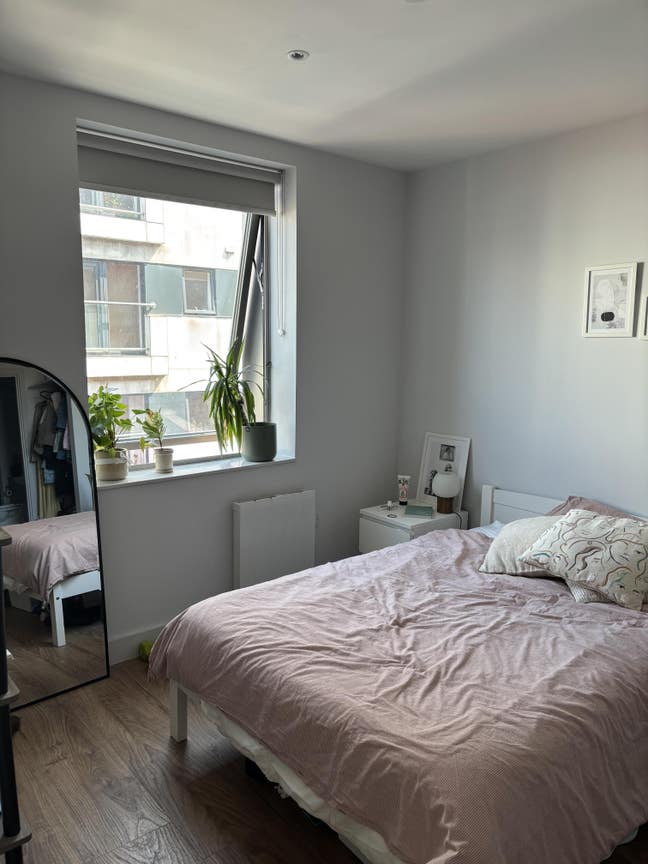 Double bed en suite room in Ancoats Main Photo