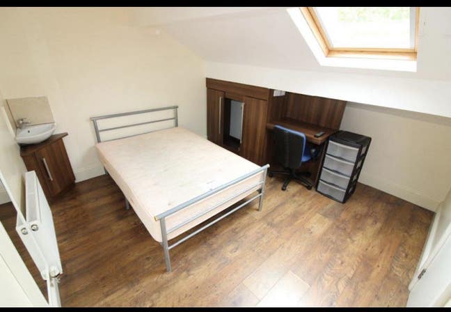 Beautiful 6 bedroom property available soon! Main Photo