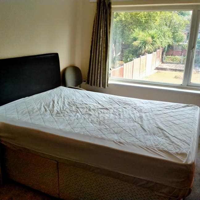 Double room available to rent  Main Photo