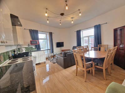  3-Bed Flat - Ensuite & Double Rooms - Fast WiFi Main Photo
