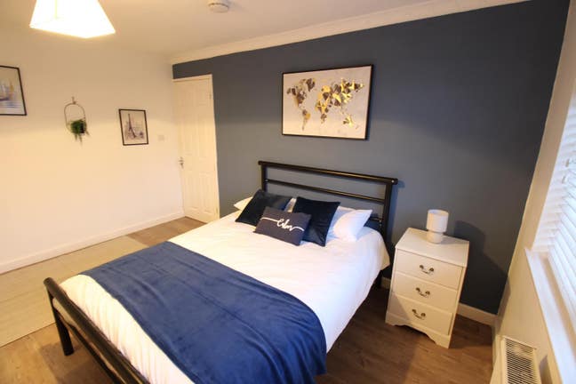Very spacious double room available Main Photo
