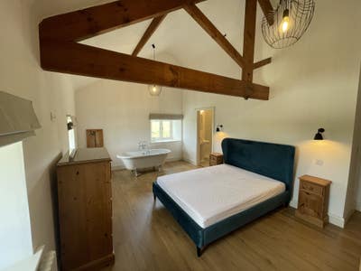 Stylish barn conversion - En Suite Room Available Main Photo