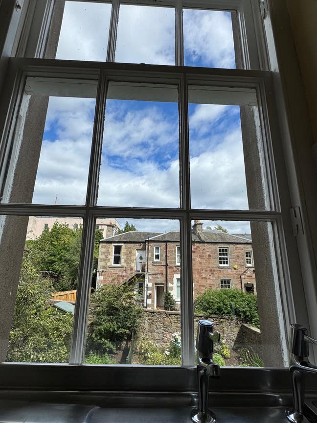 2-Bedroom Quiet Flat - Windsor Street, Dundee Main Photo