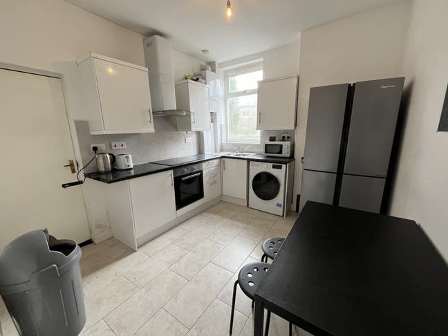 4 bedroom house to rent in Monica Grove! Main Photo