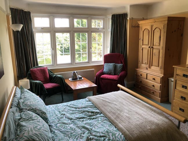 Large, bright double bedroom in lovely house Main Photo