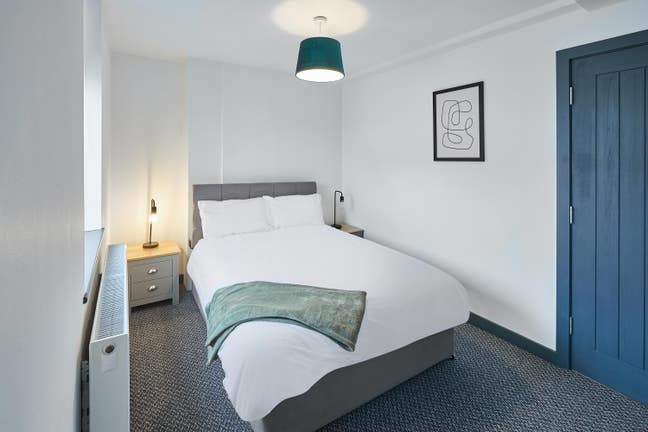Beautiful Room | All Bills Inc | 8 Minutes To Tram Main Photo
