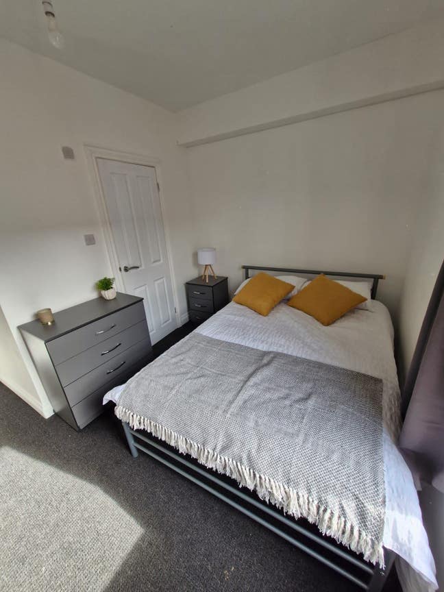 Newly Refurbished House Town Centre Main Photo