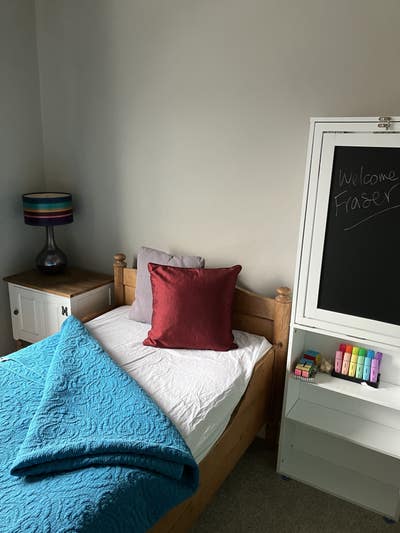Charming bedroom in Victorian Cottage Main Photo