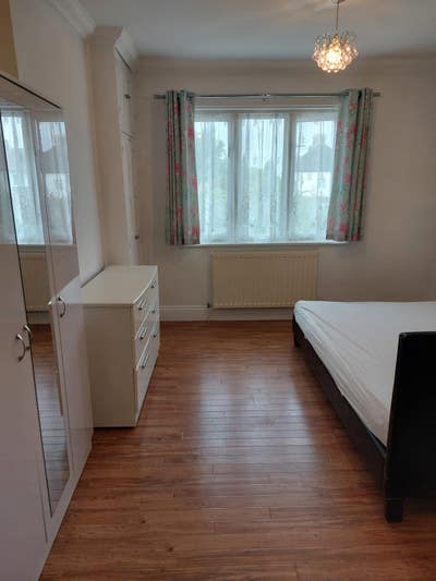 Double room in Sutton bills Included. Main Photo
