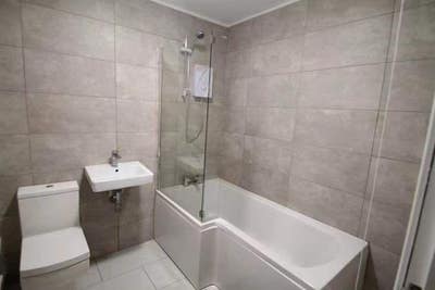 One room in a three bedroom flat in city centre  Main Photo