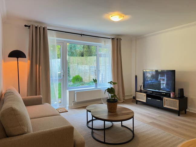 🏡 Lovely Single Room Available (Female Only ‼️) Main Photo