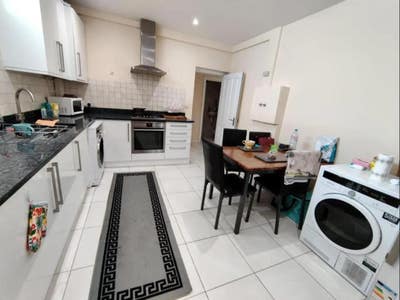 Double Rooms**Denmark Hill**Living Room*Garden Main Photo