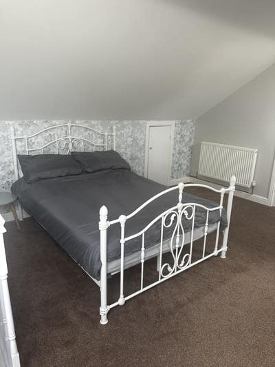 En-suite bedroom to rent  Main Photo