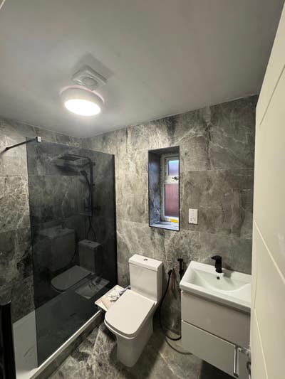 New build en suite bedroom  Main Photo