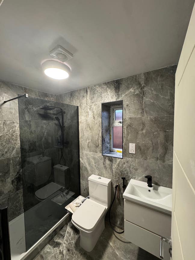 New build en suite bedroom  Main Photo