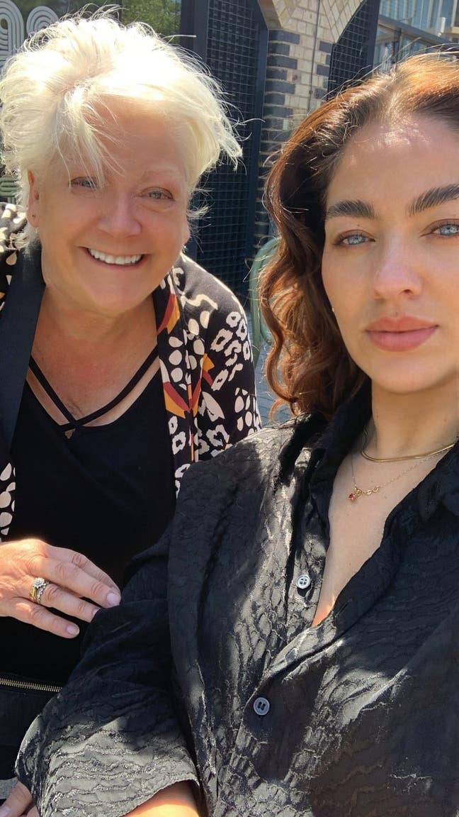 Working Professional Looking for a Relaxing Home  Main Photo