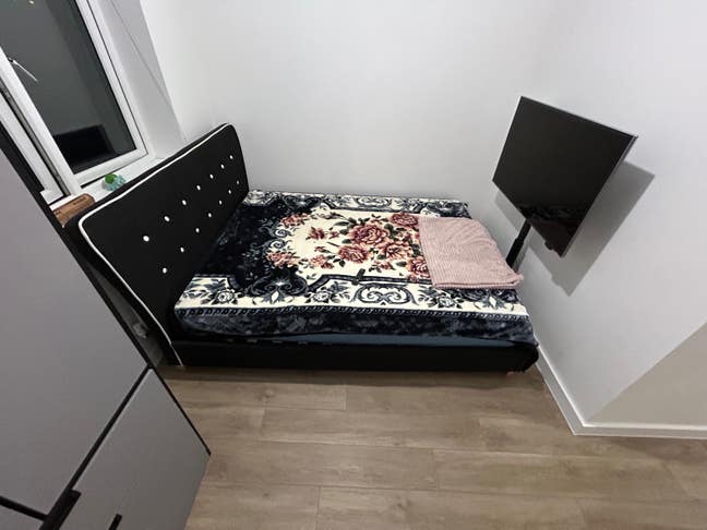 Double room + Private Bathroom - 2min Station walk Main Photo