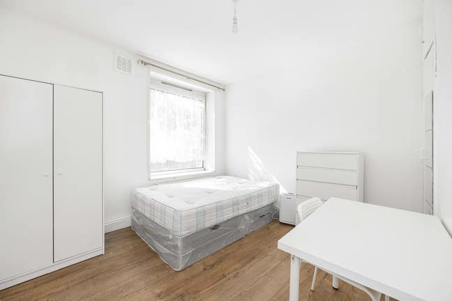 Zone 2 Bow 5 Bed + 2 Toilet + Garden + Underground Main Photo