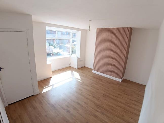 ✨ Spacious 2-Bed Home Near MediaCityUK ✨ Main Photo