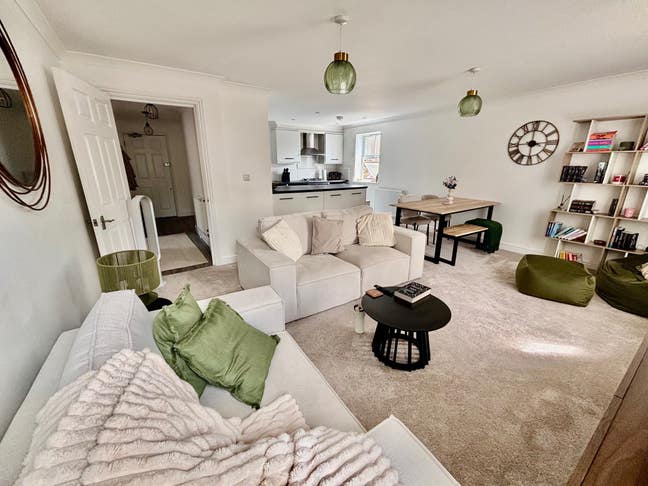 Bills Inc | Double Room | Bromley SE London Main Photo