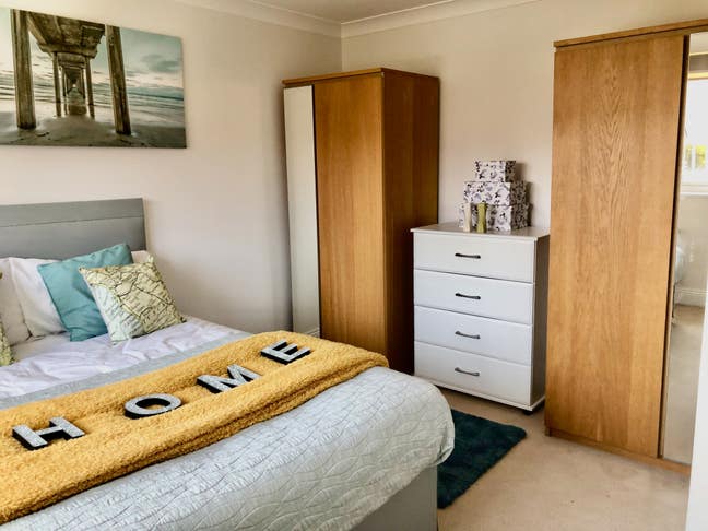 Fresh 💚 Modern 💚 Co-Living 💚 Experts Main Photo