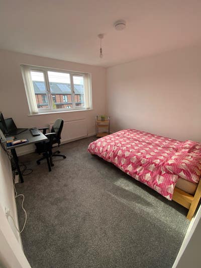 Newly renovated Double Bedroom + Private Bathroom Main Photo