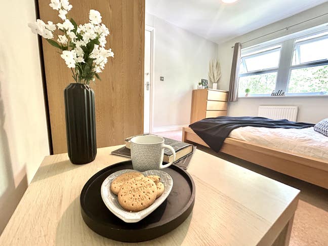 Fresh 💚 Modern 💚 Co-Living 💚 Experts
 Main Photo
