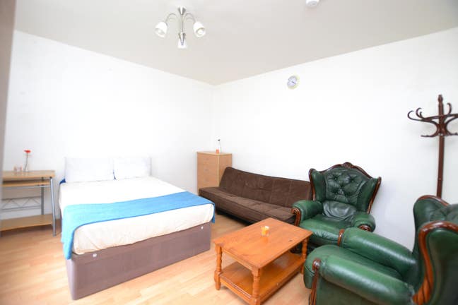 6 Bedroom + Dine&Kitchen + 2 Showrer + Zone 1 & 2 Main Photo