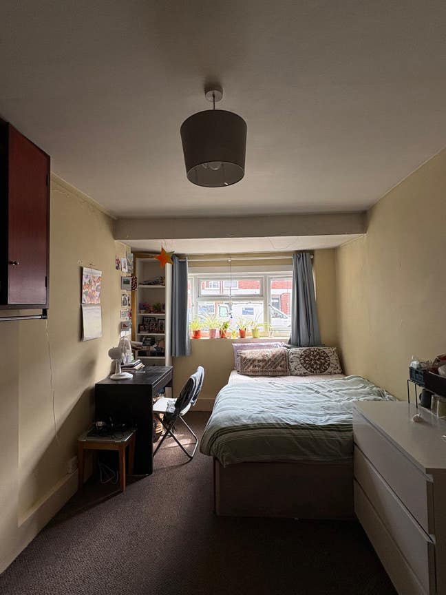 Double Room Available  Main Photo