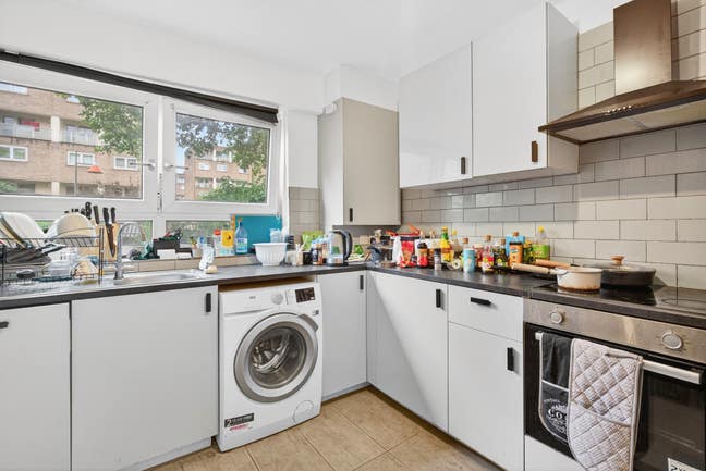 4x Spacious Double Bedrooms Available Main Photo