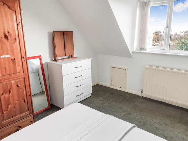 Sutton Coldfield Shared House DSS- Views over Park Main Photo