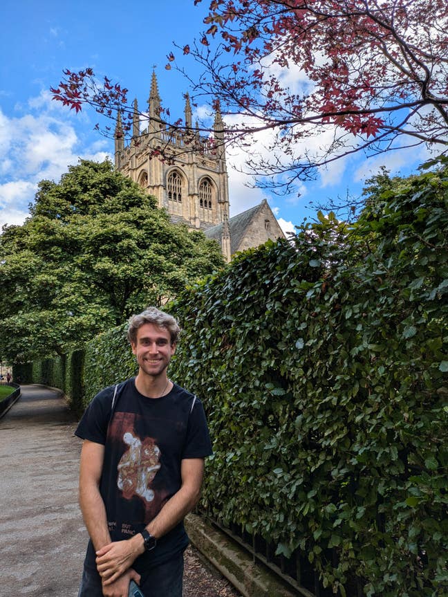 Postgraduate student looking for a central place Main Photo