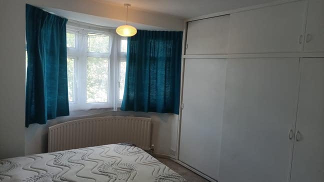 Big double room to rent in East Croydon Main Photo