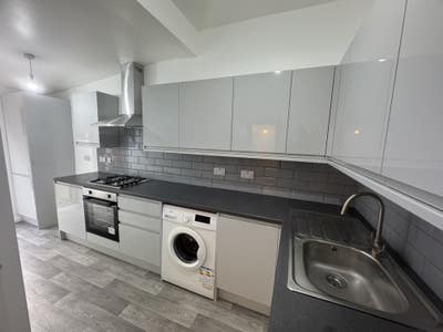 Rooms to rent Main Photo