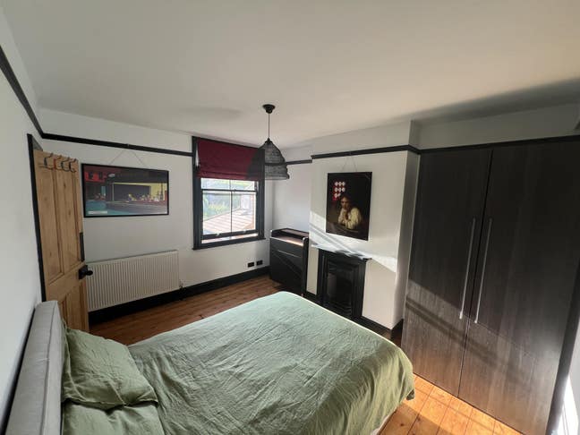 Double room and bathroom in large Edwardian house Main Photo